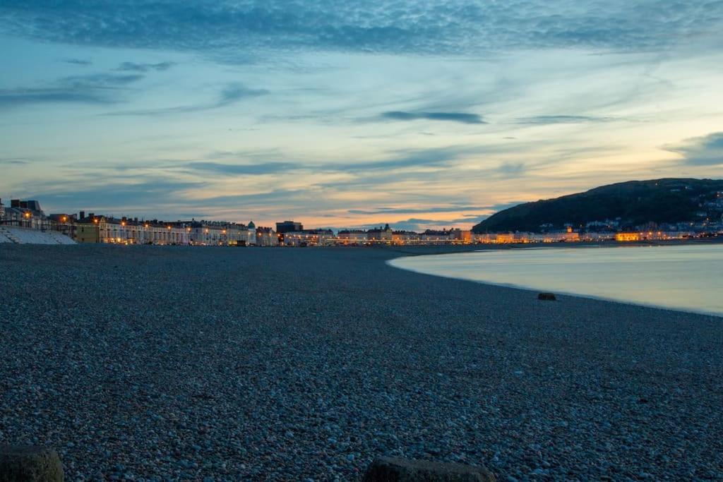 Grove House No.07 - Luxury Apartment Close To The Llandudno Beach Exterior foto